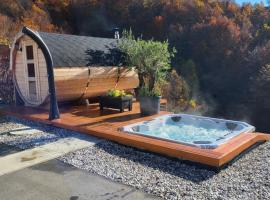 Resort TimAJA - pool, massage pool, sauna, khách sạn spa ở Trebnje