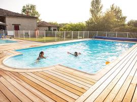 Camping Fargogne, hotel cu piscine din Puygaillard-de-Quercy