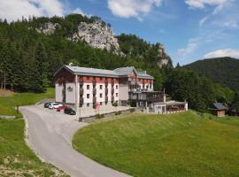 Hotel Malina-Ski Resort-SKI-IN & SKI-OUT, hotel with hot tubs in Ružomberok