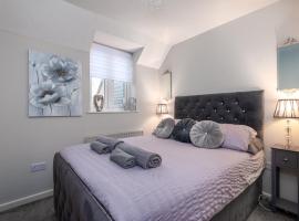 WORCESTER Fabulous Cherry Tree Mews self check in dogs welcome by prior arrangement , 2 double bedrooms ,super fast Wi-Fi, with free off road parking for 2 vehicles near Royal Hospital and woodland walks, puhkemaja sihtkohas Worcester