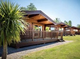 Bishops Park Lodges At Fingle Glen Golf Club, hótel í Exeter