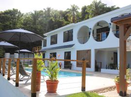 The Serene House Bed & Breakfast, hotel di Luquillo
