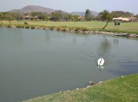 Cosy home in Pecanwood lake view - Hartbeesport, place to stay in Hartbeespoort