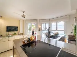 Ocean Views, Paseo Marítimo