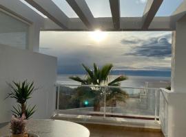 Benalmadena Apartment with a seaview, Hotel in Torremuelle