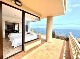 Three Bedrooms Suite with Sea View,heated pool in winter, first line of the Atlantic Ocean