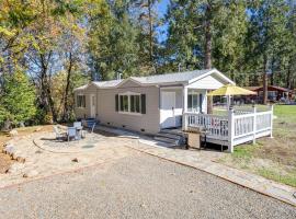 Cozy Placerville Cottage with Pool on Livestock Farm, holiday home sa Placerville