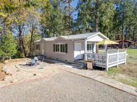 Cozy Placerville Cottage with Pool on Livestock Farm