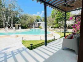 Private Luxury Estate Sleeps 18 Includes Vehicle, luxury hotel in Xpu Ha