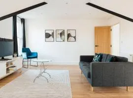 Spacious & Modern Two Bedroom Apartment in Catford, London