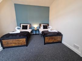 3 bedroom Urban Retreat Near Bike Park Wales, pet-friendly hotel in Merthyr Tydfil