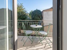 Villa des Cygnes près du lac marina Grand Port，位于艾克斯莱班的酒店