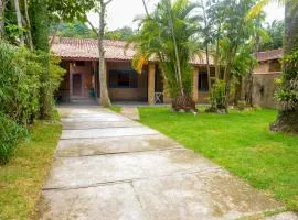 Otima casa c Wi Fi 8 min da praia Barequecaba SP