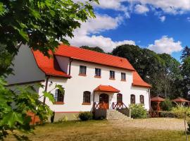 Gospodarstwo nad jeziorem, alojamento de turismo rural em Załom