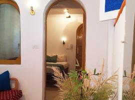 HabuHeritageHomeStayInLuxor, hótel í Al Aqālitah