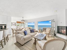 Beachfront Malibu House with 3 Decks, Jacuzzi, Sauna, hotel en Malibú