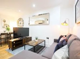 City Centre, Spacious, Ensuite, Smart TV, Sofa Bed