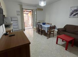 Trilocale con veranda, apartment in Siderno Marina