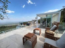 Atmã Pousada、シャパダ・ドス・ギマランイスのホットタブ付きホテル