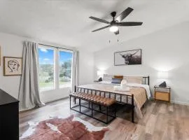 Starlight Horizon Cabin K - Pet-Friendly Texas Hill Country Cabin Near Canyon Lake - Pool, Stargazing & Group Getaways - Sleeps 8