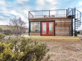 New The Wild West Cozy Container Home, hotel in Alpine