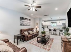 Stylish 3 BDR House 5 miles to Downtown!, cabin nghỉ dưỡng ở Houston