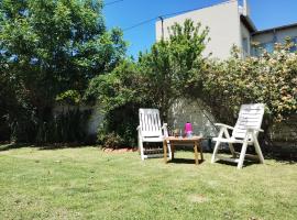 Ecopaz junto al mar y el bosque Casa y casita Mogotes wifi parrilla cochera, hotel sa Mar del Plata