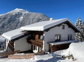 Ferienhaus Wolf, villa em Tobadill