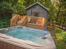 Ernie Cabin Wauhatchie Woodlands Tiny Cabin, vacation home in Chattanooga