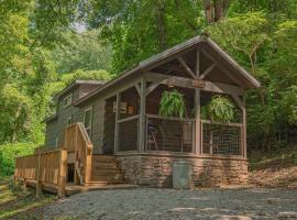 Ernie Cabin Wauhatchie Woodlands Tiny Cabin, cabaña o casa de campo en Chattanooga