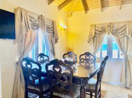 Casa Amarilla，位于Green Bay的酒店