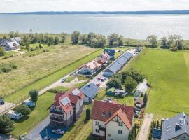 Cozy, wooden holiday homes with terraces, hotel v destinaci Krynica Morska