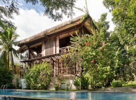 The Red Hen Homestead, cottage sa Batangas City