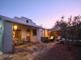 Olive Stone Farm Cottages, hotel in Montagu