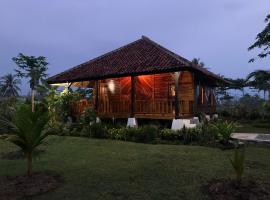 B&B Farmhouse, Hotel in Cikelet