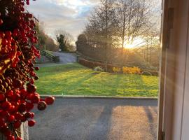 Rostrevor Valley House -Mountainside Hot Tub View, hotel with hot tubs in Newry
