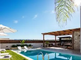 Solis Villa, with Heated Pool & 5 minutes to Beach, By ThinkVilla