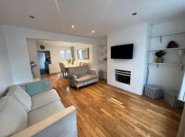 3 Bedroom Townhouse Central Brentwood, hotel di Brentwood