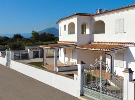 Residence in Orosei apartments with air conditioning and private outdoor area, hotel v destinaci Orosei