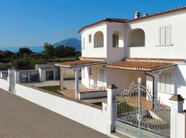 Residence in Orosei just 3 km from the sea, hotell i Orosei