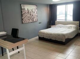 Happy Apple Guesthouse, homestay in Pattaya Central