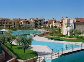 Lugana Resort & Sporting Club - Sermana Village, hotel v mestu Peschiera del Garda