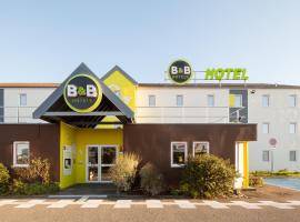 B&B HOTEL Maurepas โรงแรมที่มีที่จอดรถในโมเรอปา