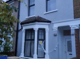 Daniari guest rooms, hotel with parking in Erith