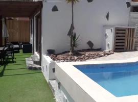 Nueva Casa rural piscina privada, cottage in Santa Cruz de Tenerife