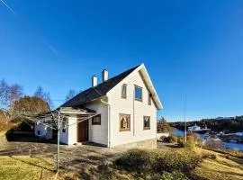 5 Bedroom Stunning Home In Torangsvåg