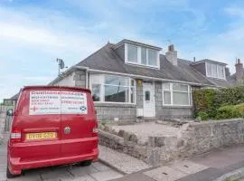 Driveway Parking for 2 Vehicles, 3 Bedroom House, 2 Kings 1 Double, Garden, Fast WIFI, Ideal for Long Term Contractor, etc Stays, Regular Housekeeping Option - See Our Dwellcome Home Ltd Site for Assurance