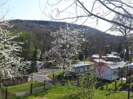 Camping Officiel Wollefsschlucht Echternach, cabaña o casa de campo en Echternach