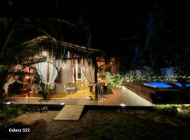 Mini Casa com Jacuzzi e Piscina, cabin in Trancoso