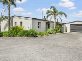 Serene Breeze Escape with estuary view